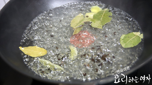 Parboil the ribs — step photo 1