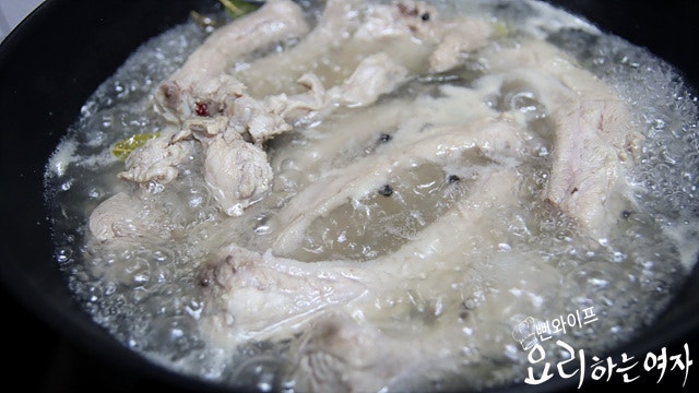 Parboil the ribs — step photo 2