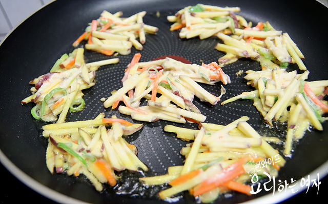 Pan-fry the pancakes — step photo