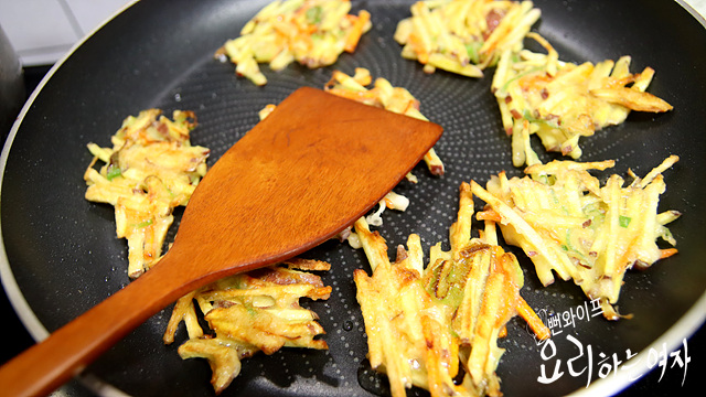 Pan-fry the pancakes — step photo 1