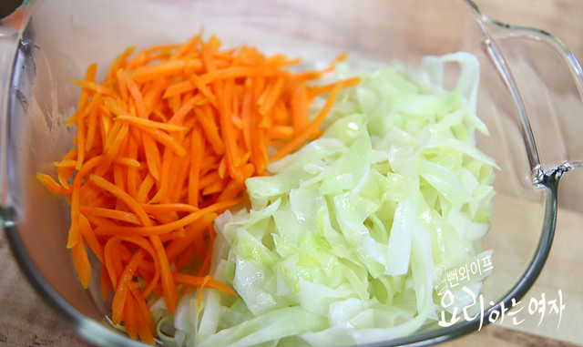 Stir-fry the ingredients — step photo