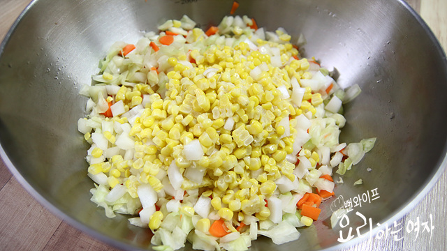Toss with the dressing — step photo 1