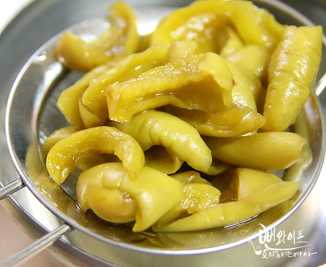 Season the pickled green plums — step photo 1