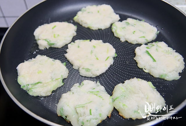 Pan-fry the pancakes — step photo 1
