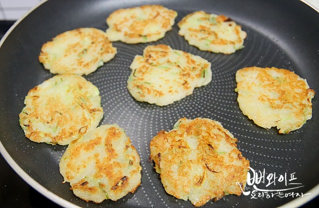Pan-fry the pancakes — step photo 2