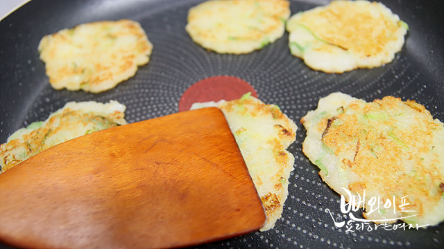 Pan-fry the pancakes — step photo