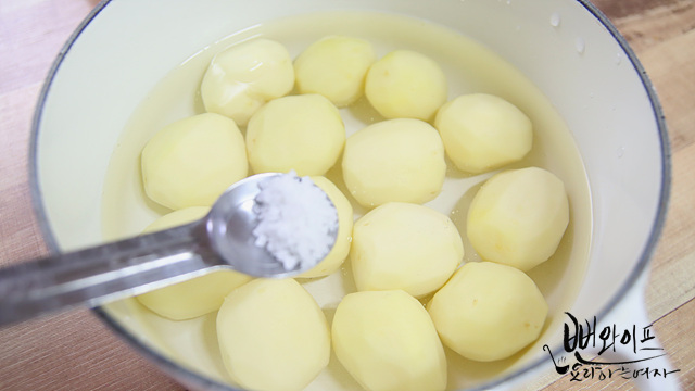 Boil the potatoes — step photo 1