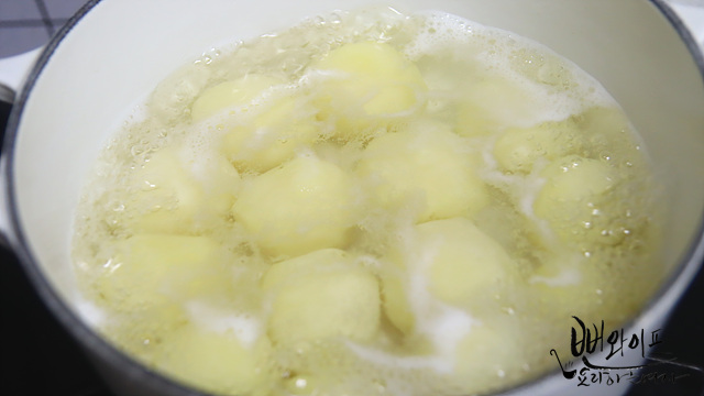 Boil the potatoes — step photo 2