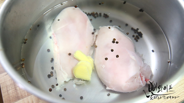 鶏むね肉をゆでる — 手順の写真