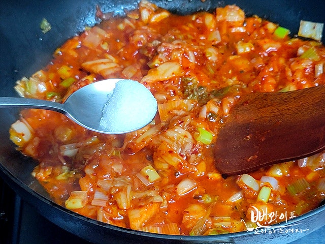 Stir-fry the kimchi — step photo 2
