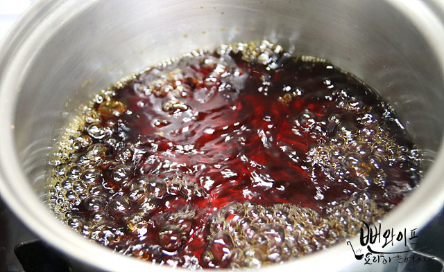 Pour the soy sauce brine — step photo 1