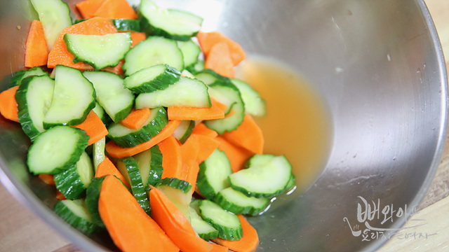 Pickle the cucumber and carrot — step photo