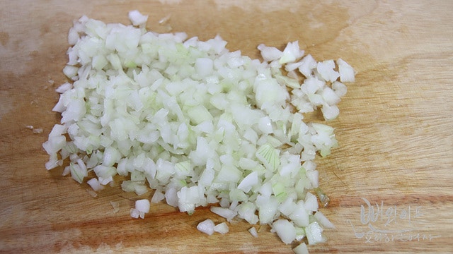 Prepare the onion — step photo 1