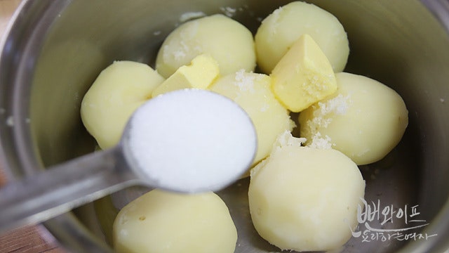 Boil and mash the potatoes — step photo 2