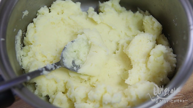 Boil and mash the potatoes — step photo 2