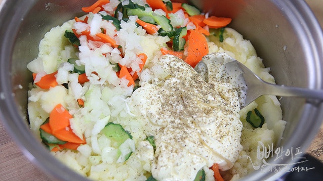 Mix the salad — step photo 1