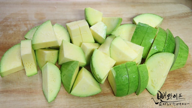 Slice the ingredients — step photo 1