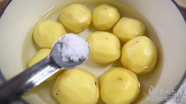 Boil the potatoes — step photo 1