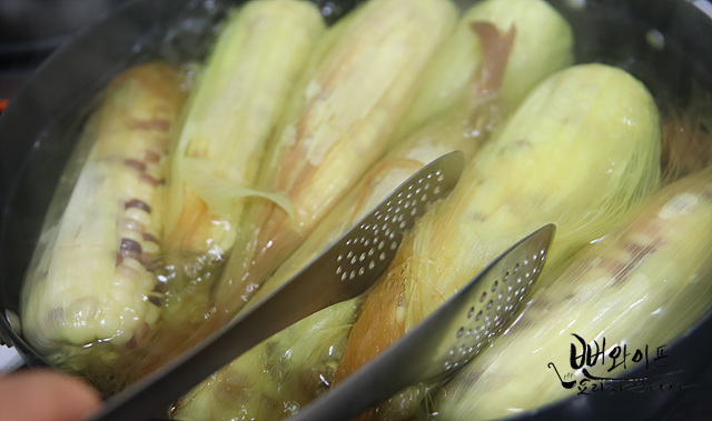 Boil the corn — step photo 2