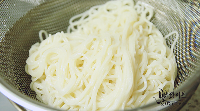 Boil the noodles — step photo 2