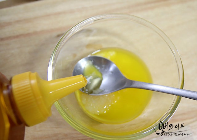 Make the garlic bread sauce — step photo 1