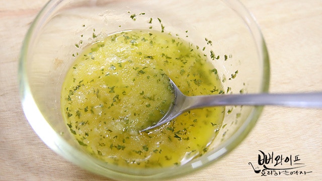 Make the garlic bread sauce — step photo 2