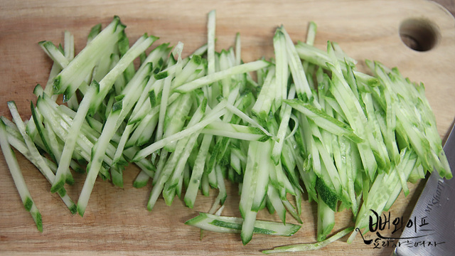 Slice the ingredients — step photo 1