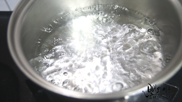 Blanch the acorn jelly — step photo 1