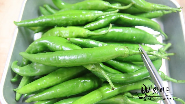 Trim the peppers — step photo 1