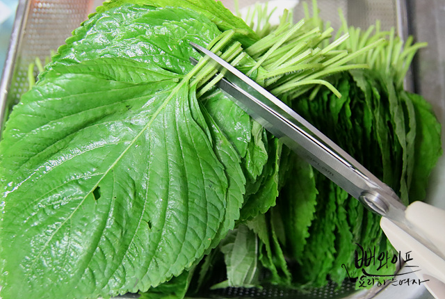 Prepare the perilla leaves — step photo 2