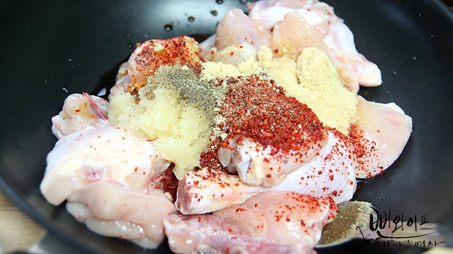 鶏肉に下味をつける — 手順の写真 1