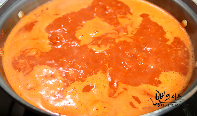 Make the tteokbokki sauce — step photo