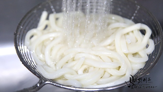 うどんを茹でる — 手順の写真 2
