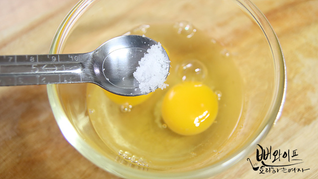 Make egg strips (jidan) — step photo 1