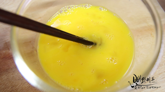 Make egg strips (jidan) — step photo 2