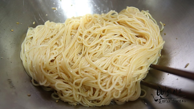 Boil the noodles — step photo 2