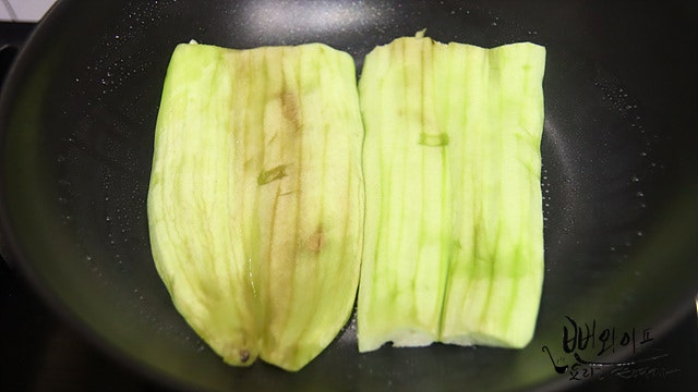 Pan-fry the eggplant — step photo 1