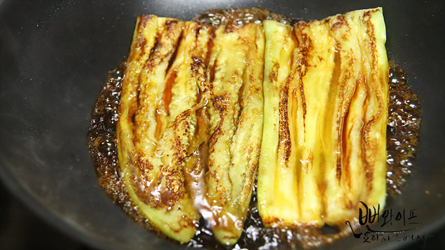 Simmer in sauce — step photo