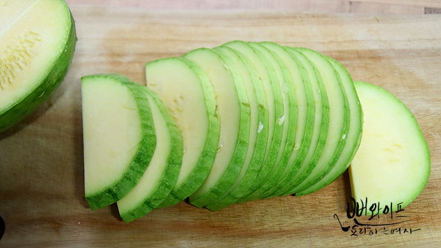 Slice the ingredients — step photo 1