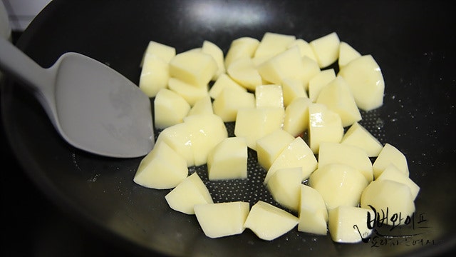 Sauté the potatoes — step photo 1