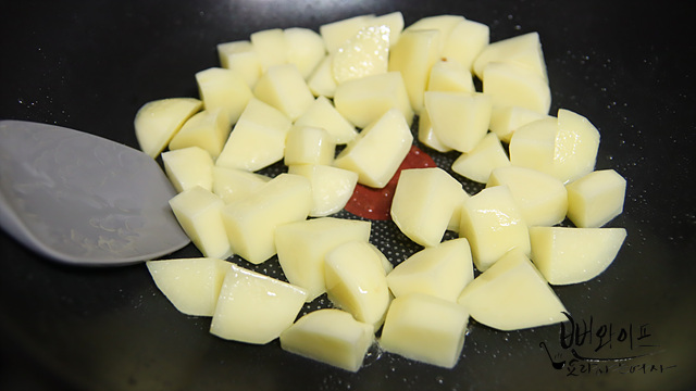 Sauté the potatoes — step photo 2