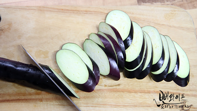 Slice the eggplant — step photo