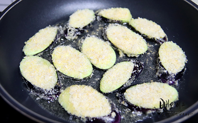 Fry the eggplant — step photo 1