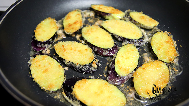 Fry the eggplant — step photo 2