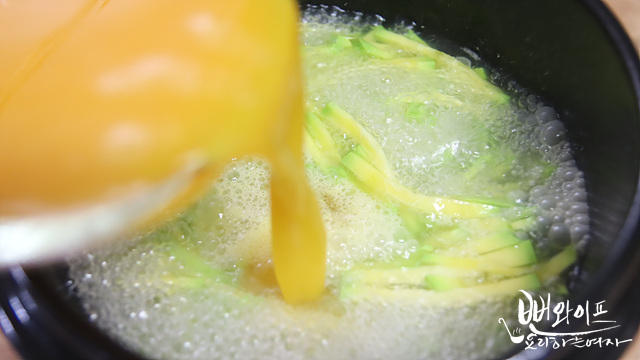 Pour in egg mixture and cook — step photo