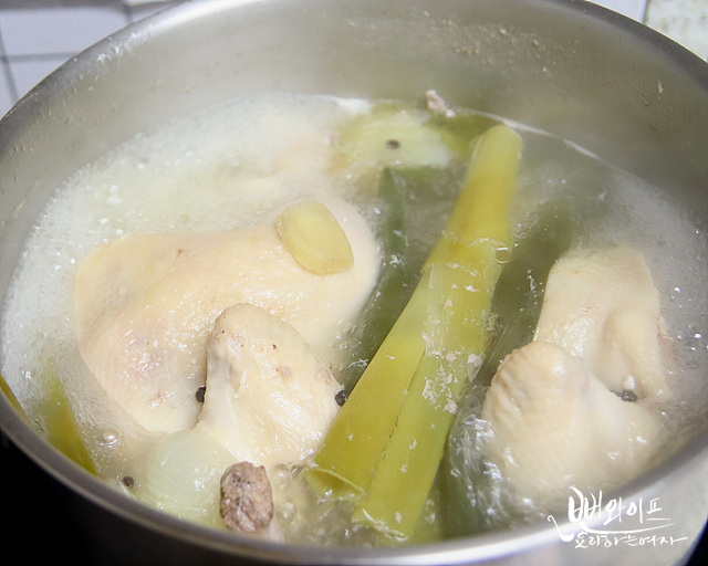 Boil the chicken — step photo 1