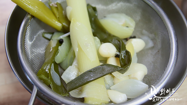 Boil the chicken — step photo 2