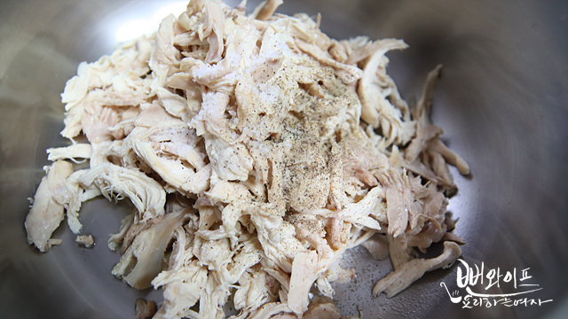 Strip the chicken meat — step photo 2