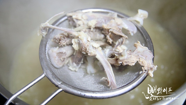 Strip the chicken meat — step photo 3
