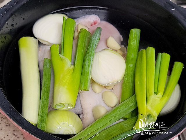 Boil the chicken — step photo